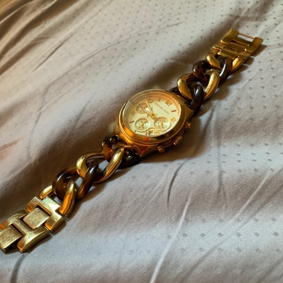 Michael Kors tortoise twist watch - Picture 3 of 6